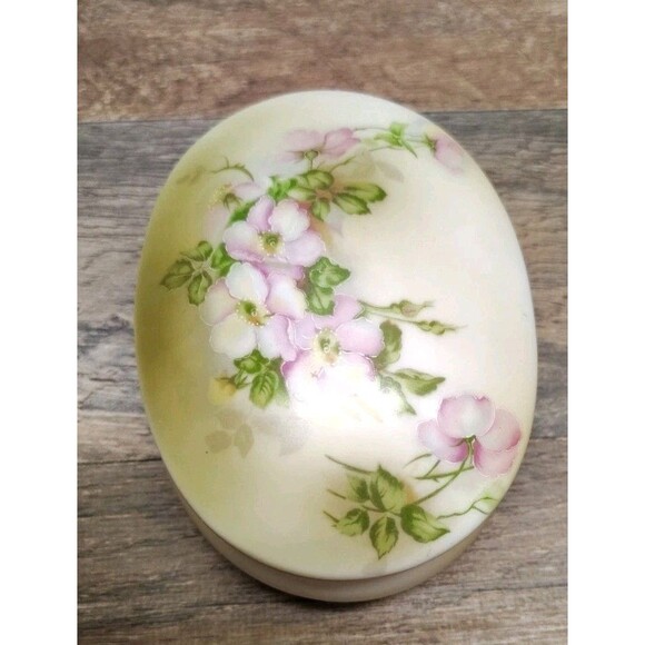 Vintage Nippon Hand Painted Porcelain Covered Jewelry Trinket Box Cottage Core - Picture 2 of 7